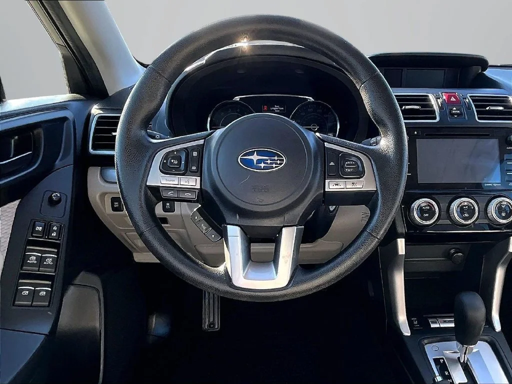 Used 2017 Green Subaru 2.5i Premium image 5