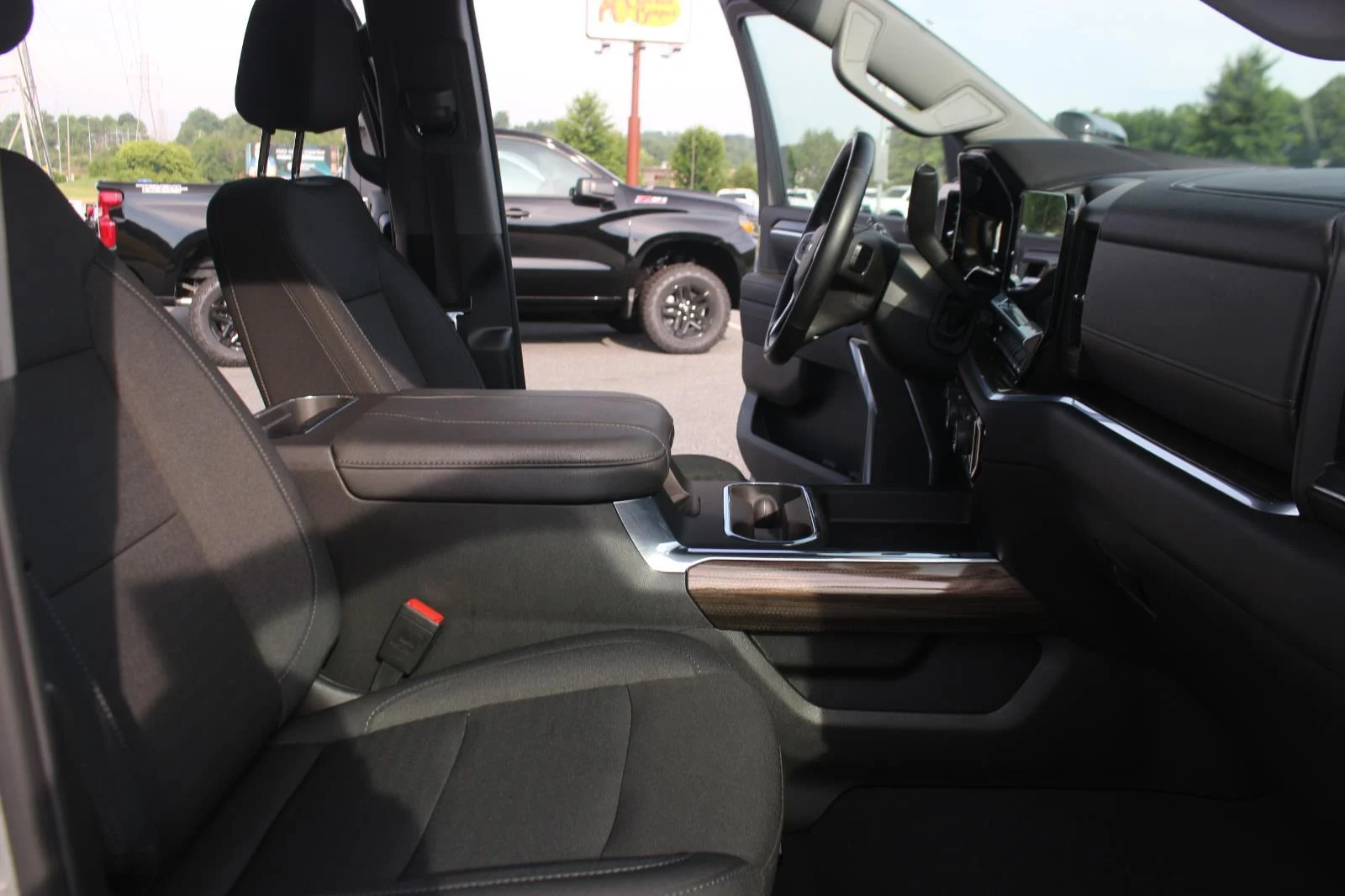 Used 2025 Sterling Gray Metallic Chevrolet LT image 34