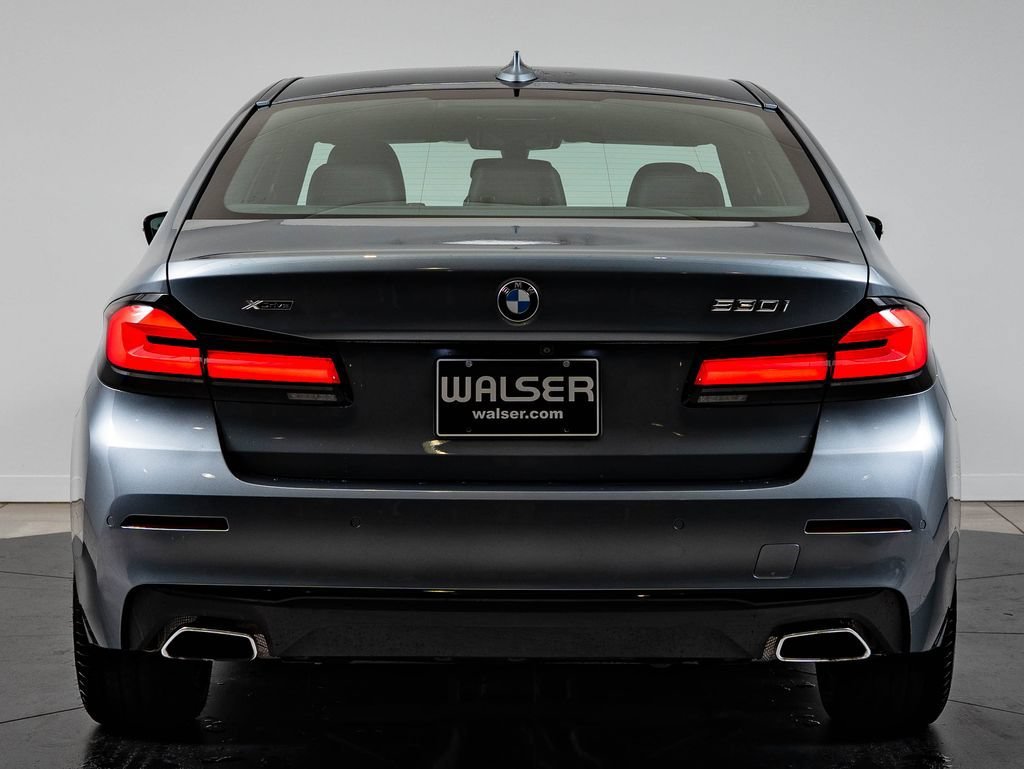 Used 2022 Bluestone Metallic BMW 530i xDrive image 7