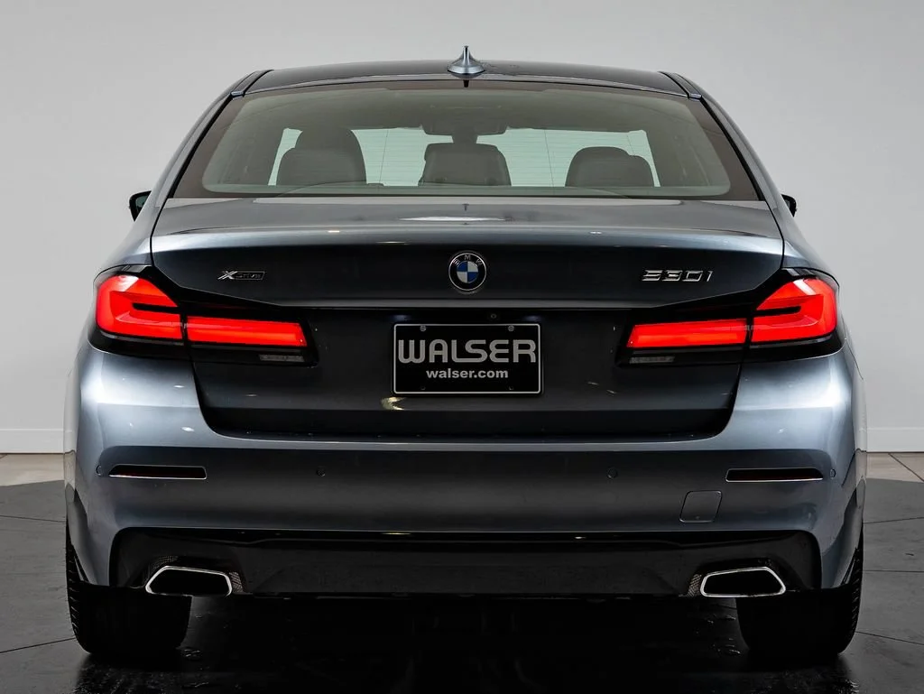 Used 2022 Bluestone Metallic BMW 530i xDrive image 7