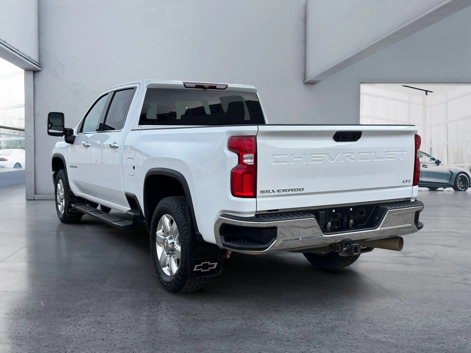 Used 2022 White Chevrolet LTZ image 3