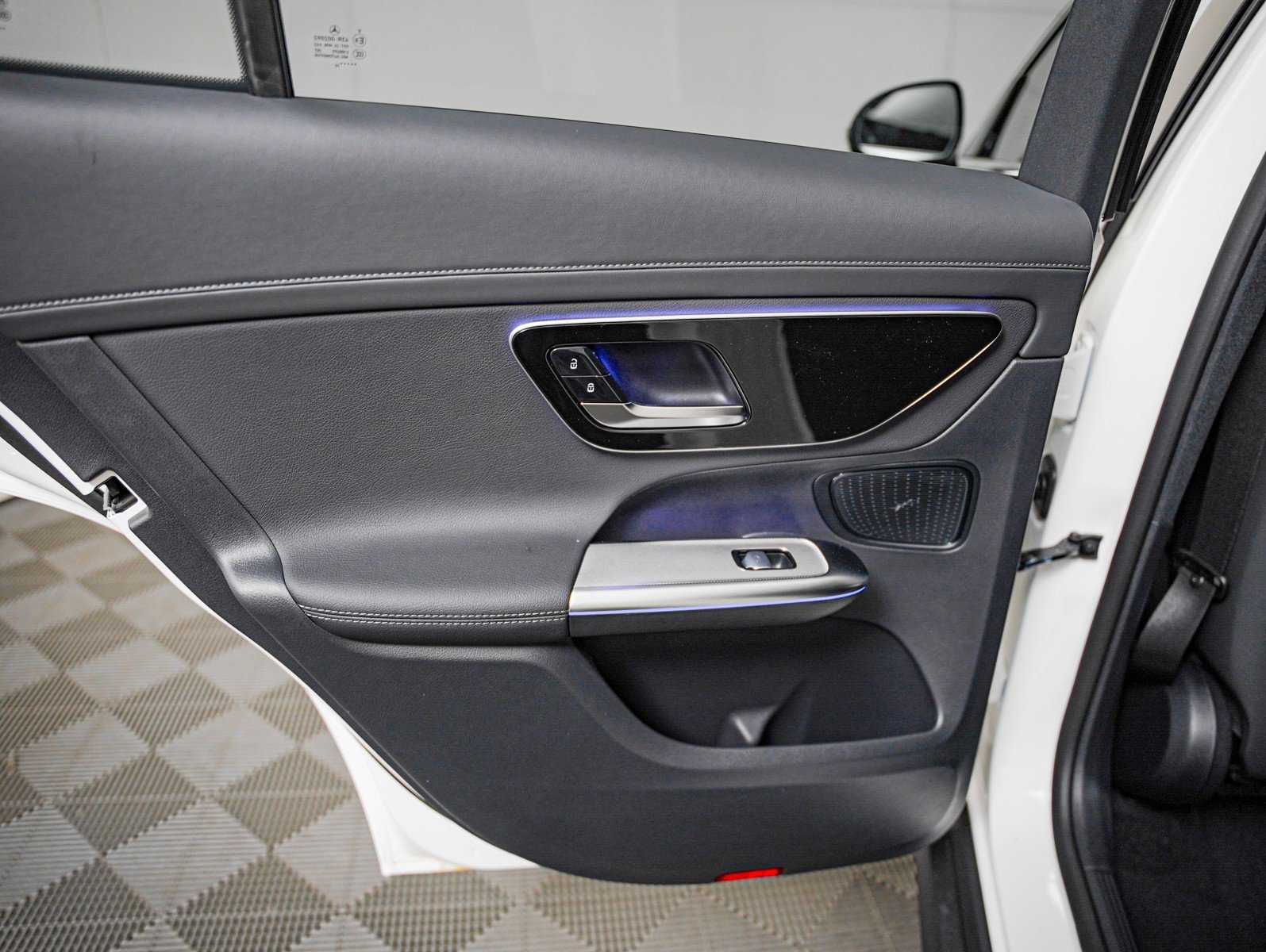 New 2026 Polar White Mercedes-Benz GLC 300 image 23