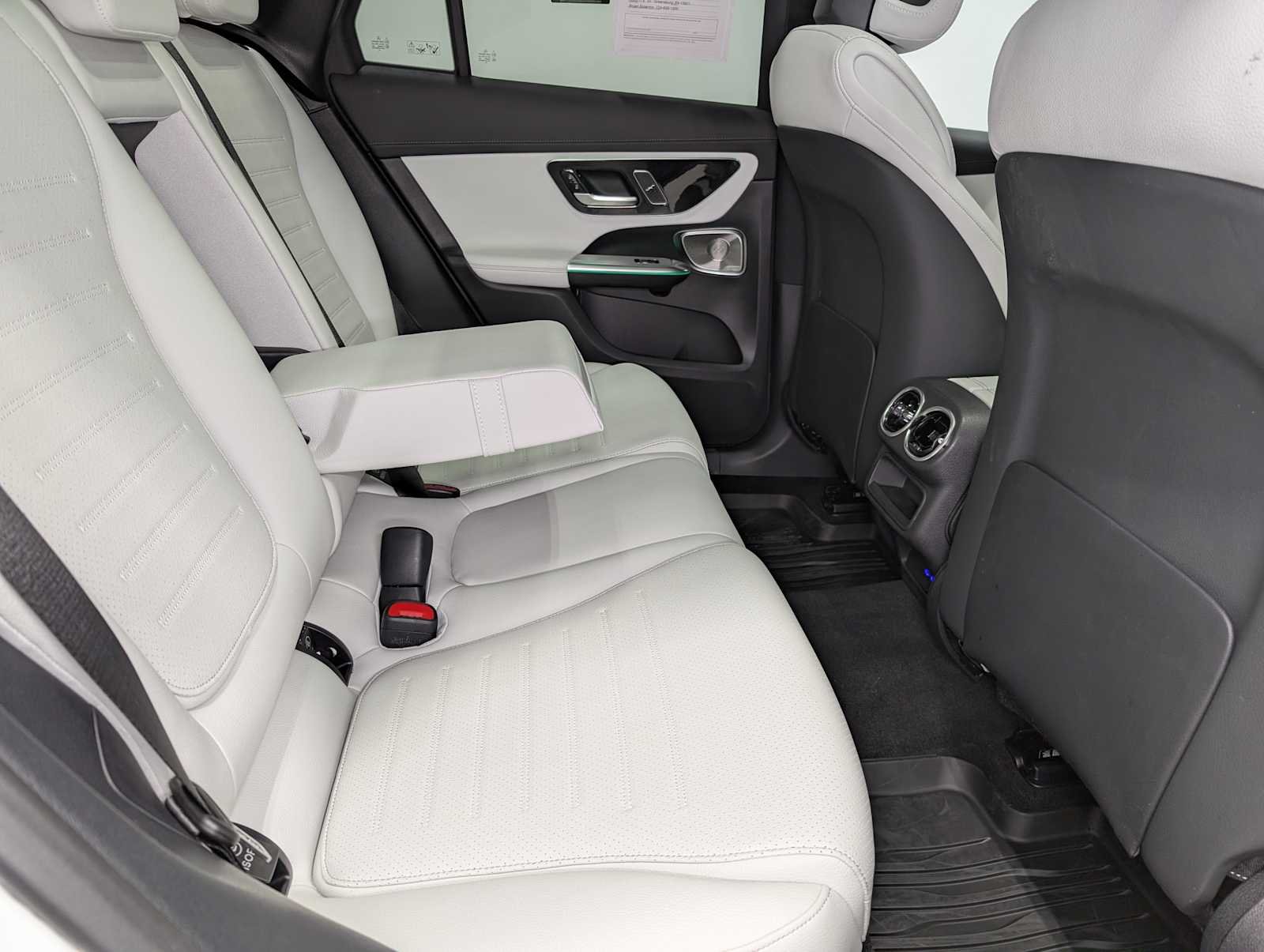 Used 2026 Polar White Mercedes-Benz GLC 300 image 39