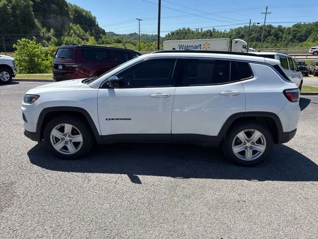 Used 2022 White Jeep Latitude image 5