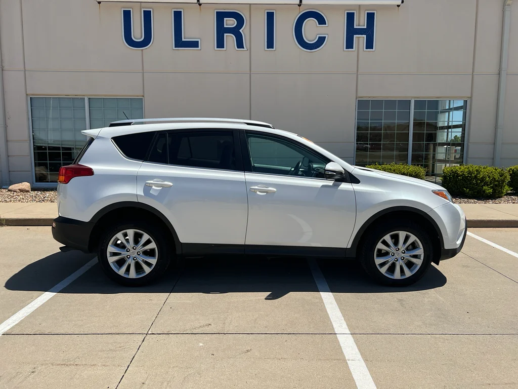 Used 2013 Blizzard Pearl Toyota Limited image 11