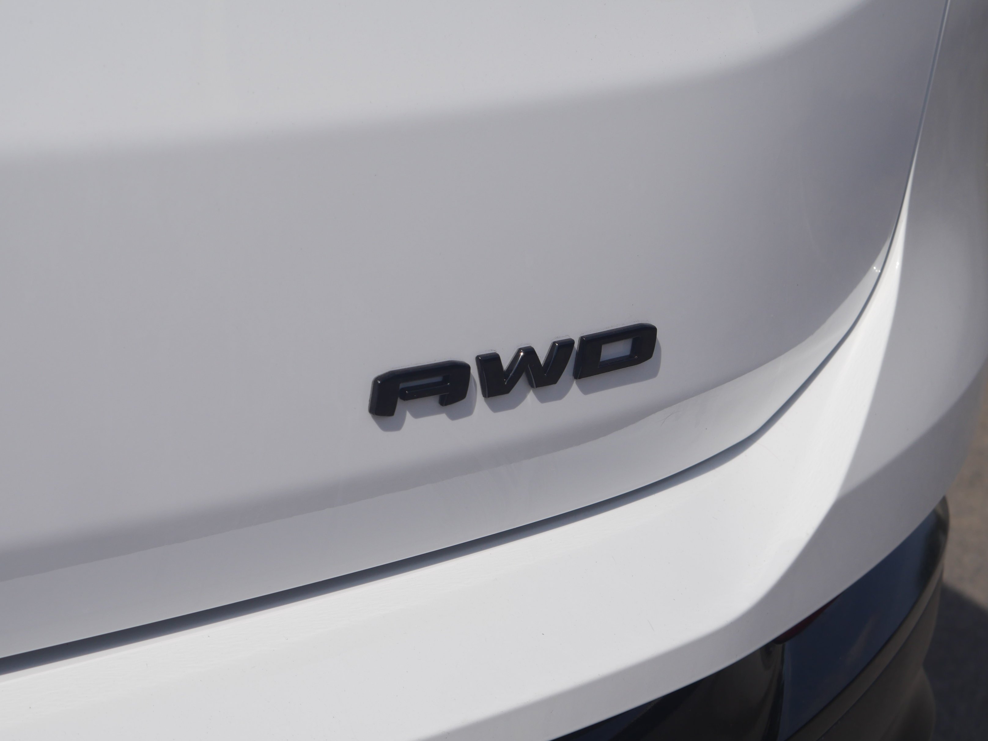 Used 2024 Summit White GMC SLE image 22