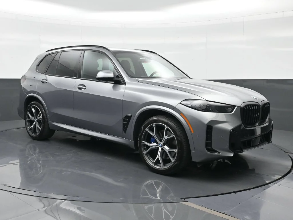 Used 2026 Skyscraper Grey Metallic BMW sDrive40i image 13