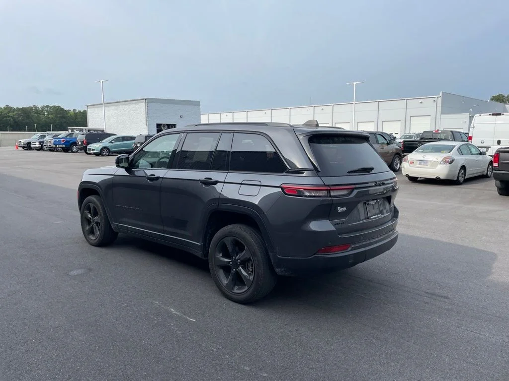 Used 2023 Gray Jeep Altitude X image 6