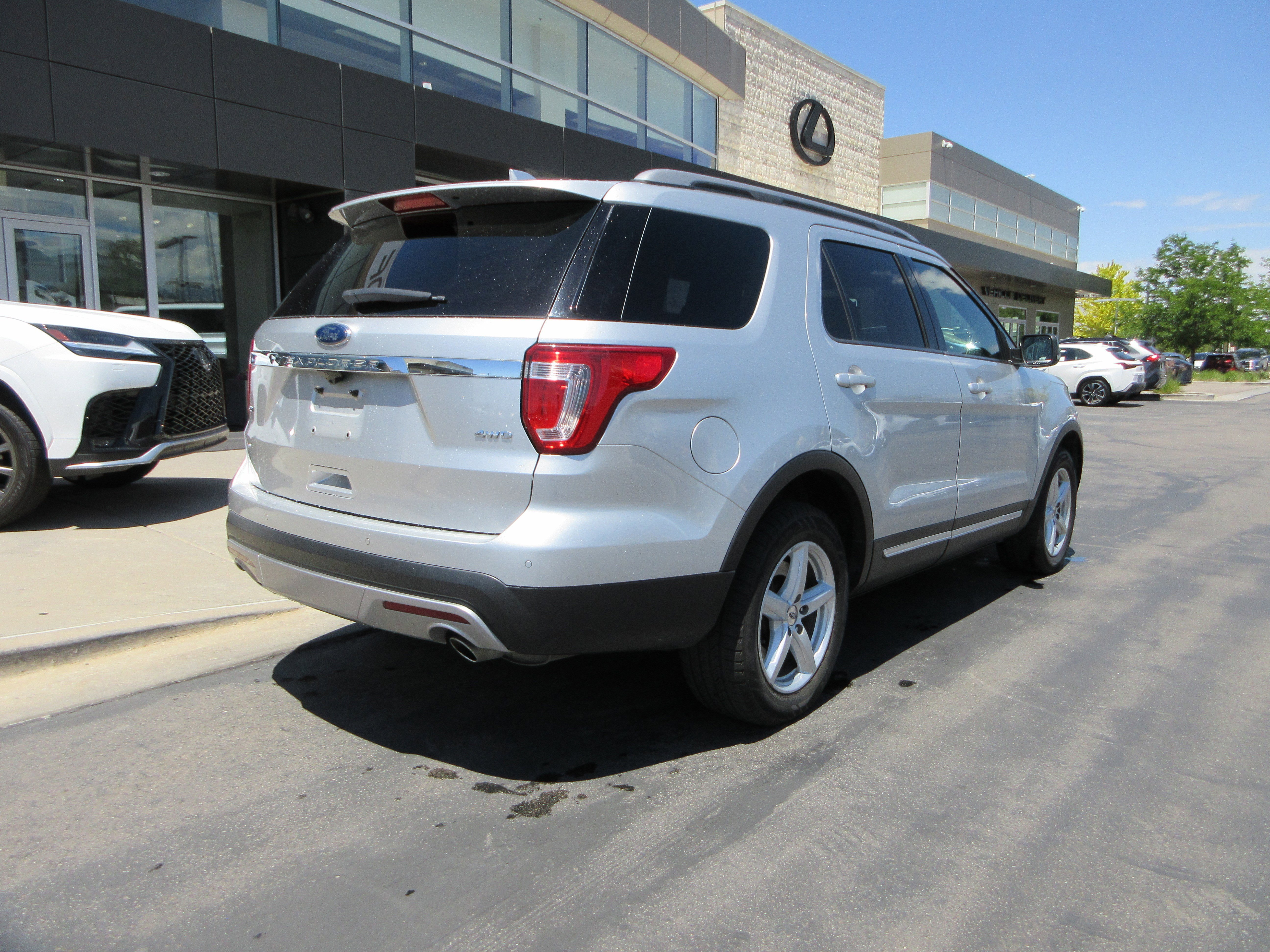 Used 2017 Ingot Silver Metallic Ford XLT image 10