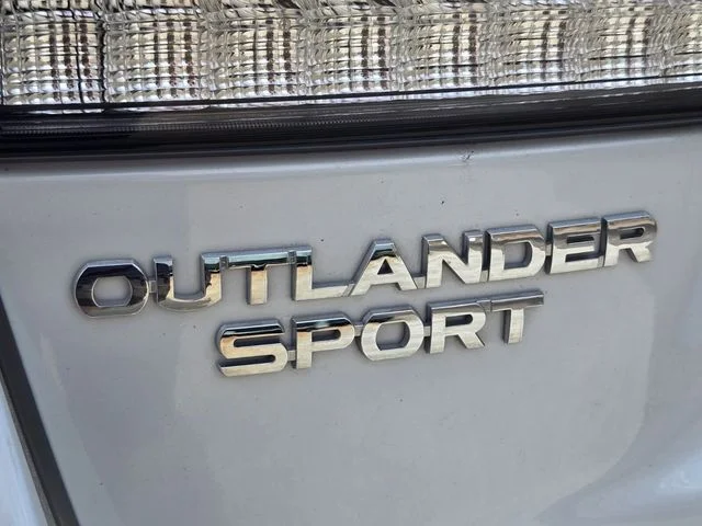 Used 2025 White Mitsubishi  image 18