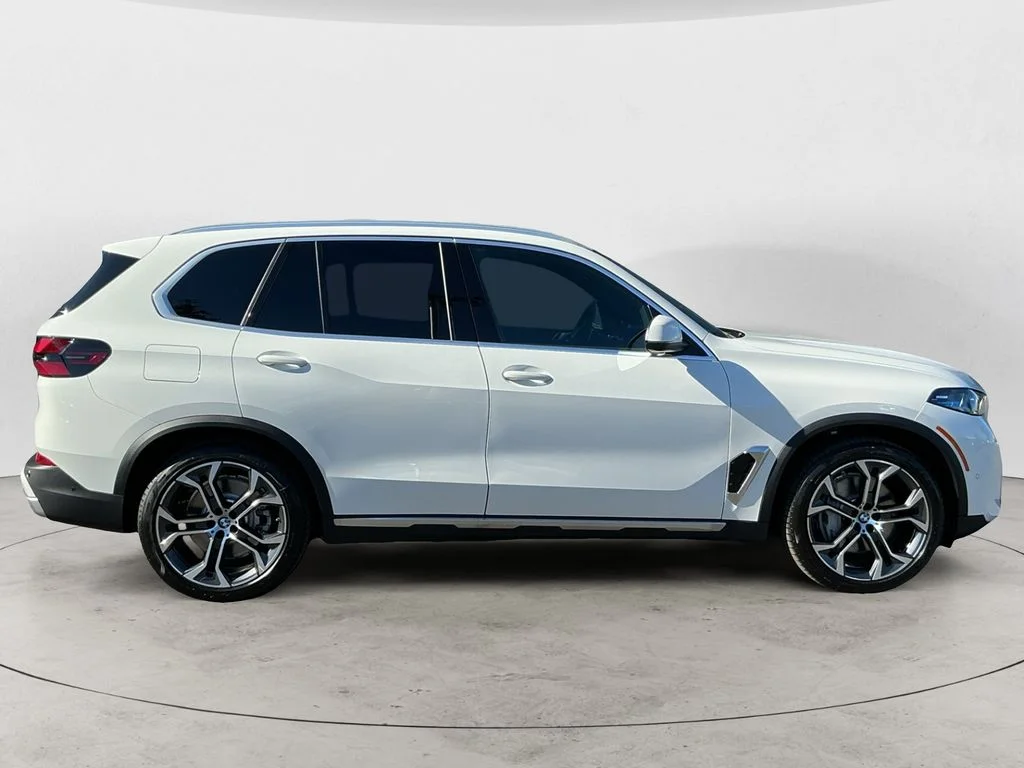 New 2026 White BMW xDrive50e image 4