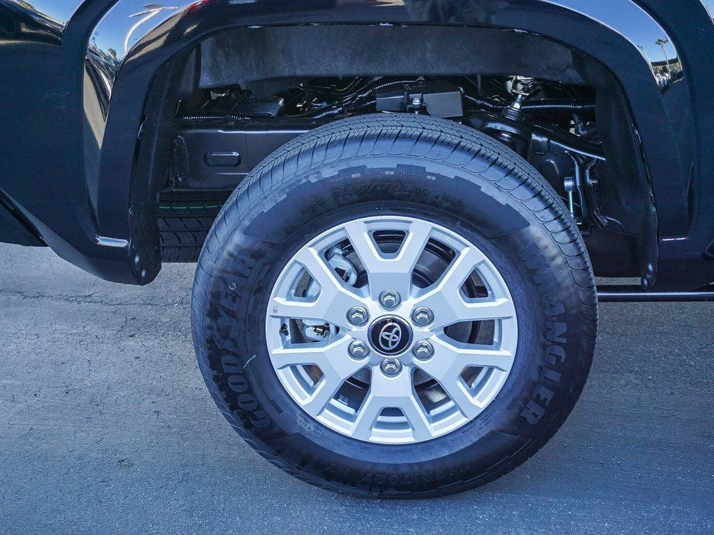2026 Toyota Tacoma SR5 - Photo 8