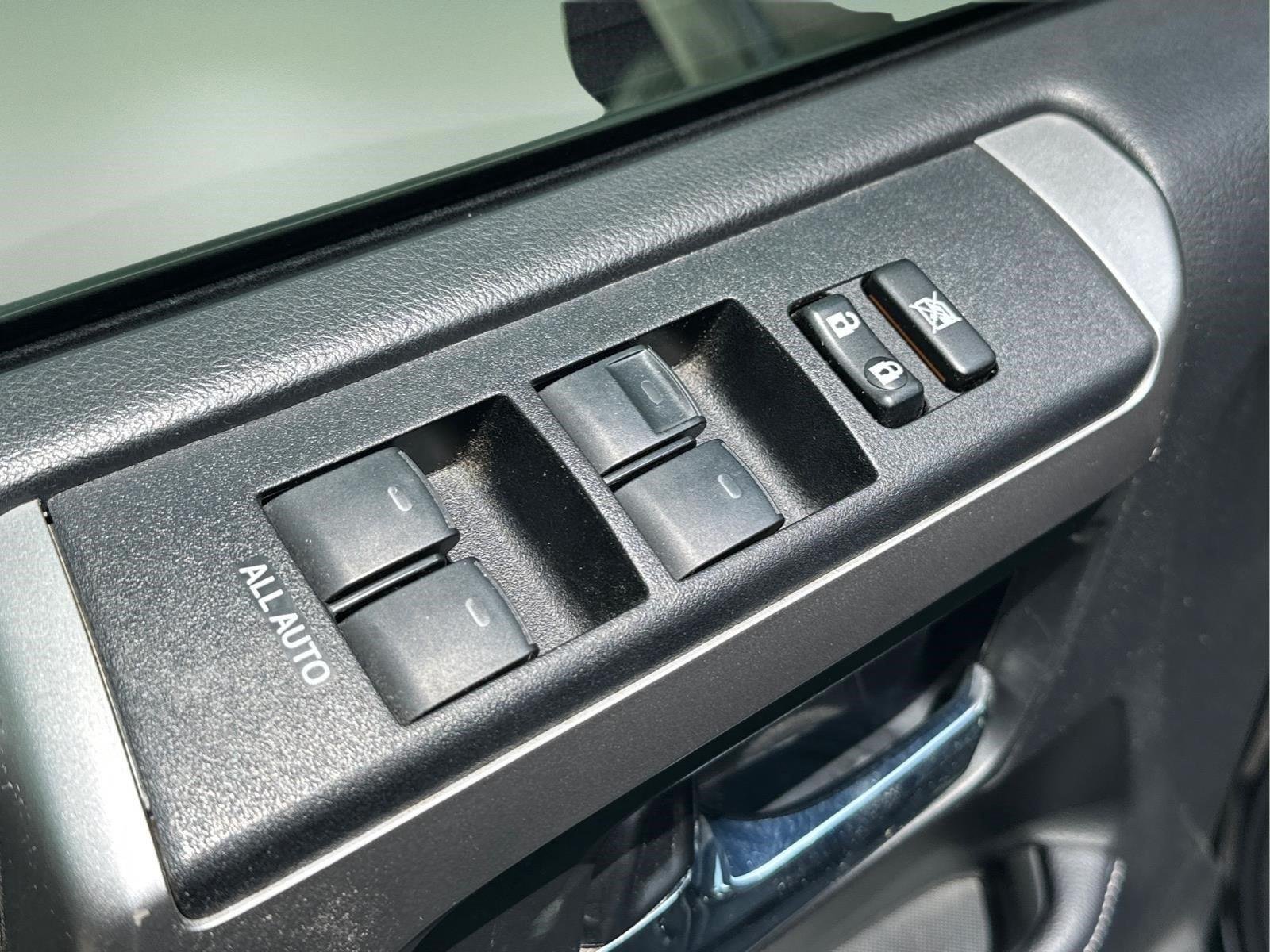 Used 2019 Midnight Black Metallic Toyota SR5 image 19