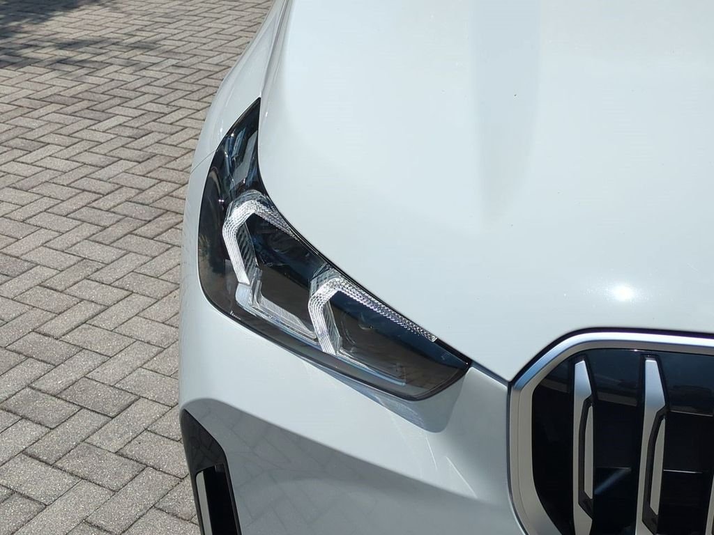 New 2026 Alpine White BMW xDrive28i image 10