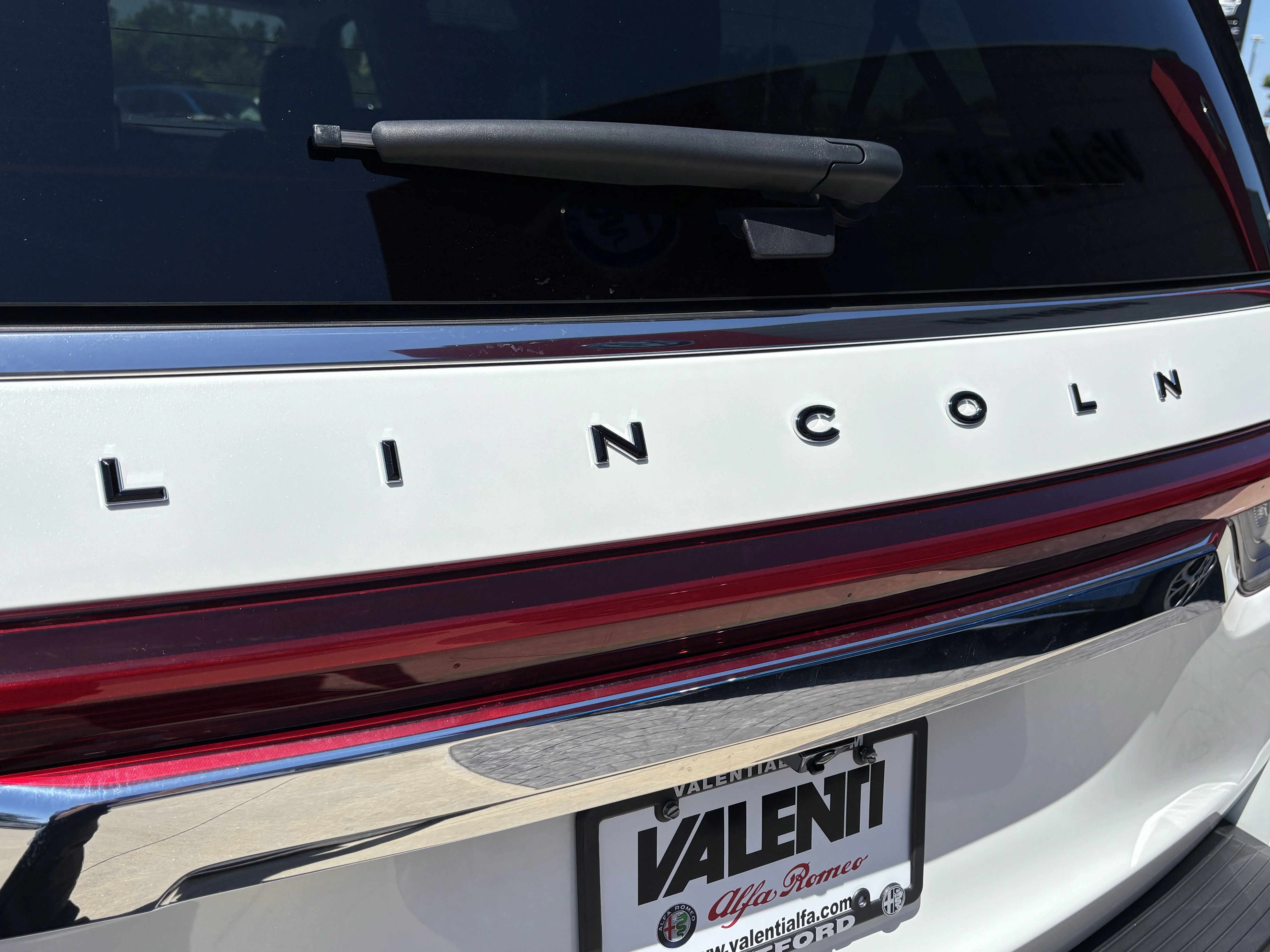 Used 2023 Pristine White Metallic Tri-Coat Lincoln Black Label image 13