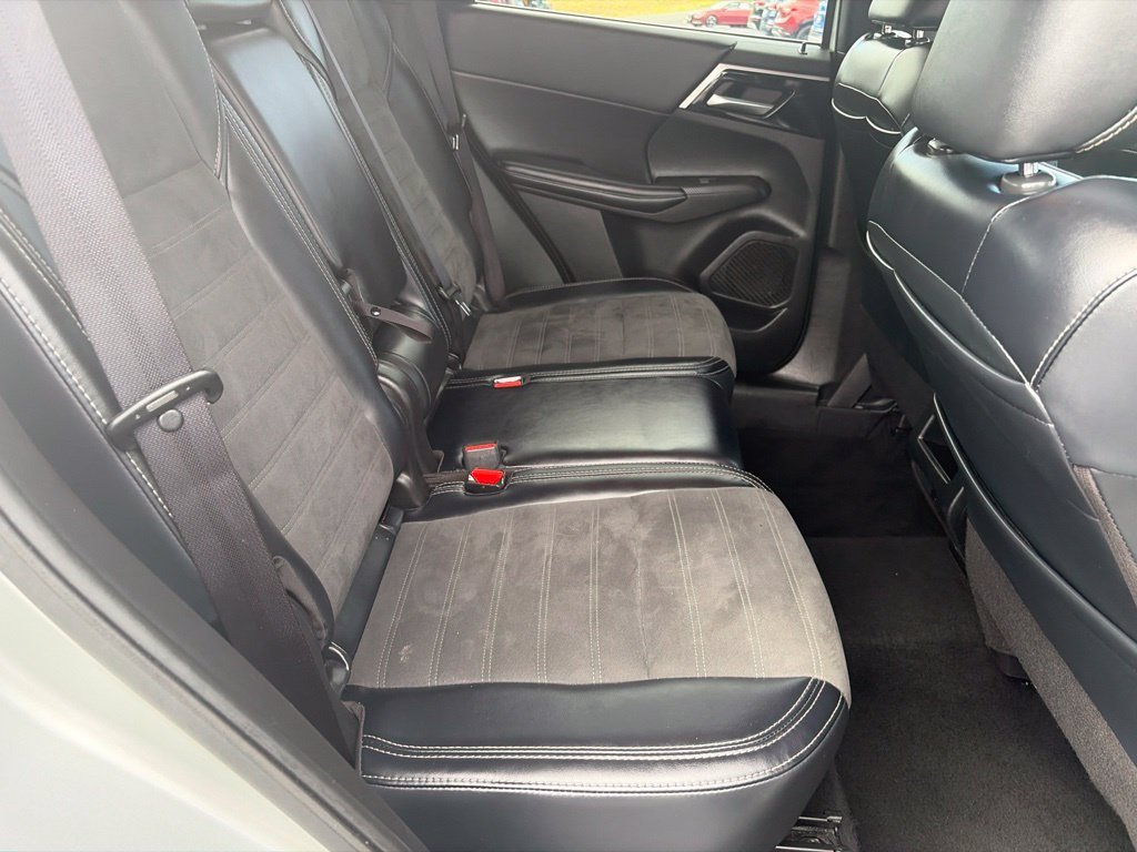 Used 2024 Gray Mitsubishi SE image 37