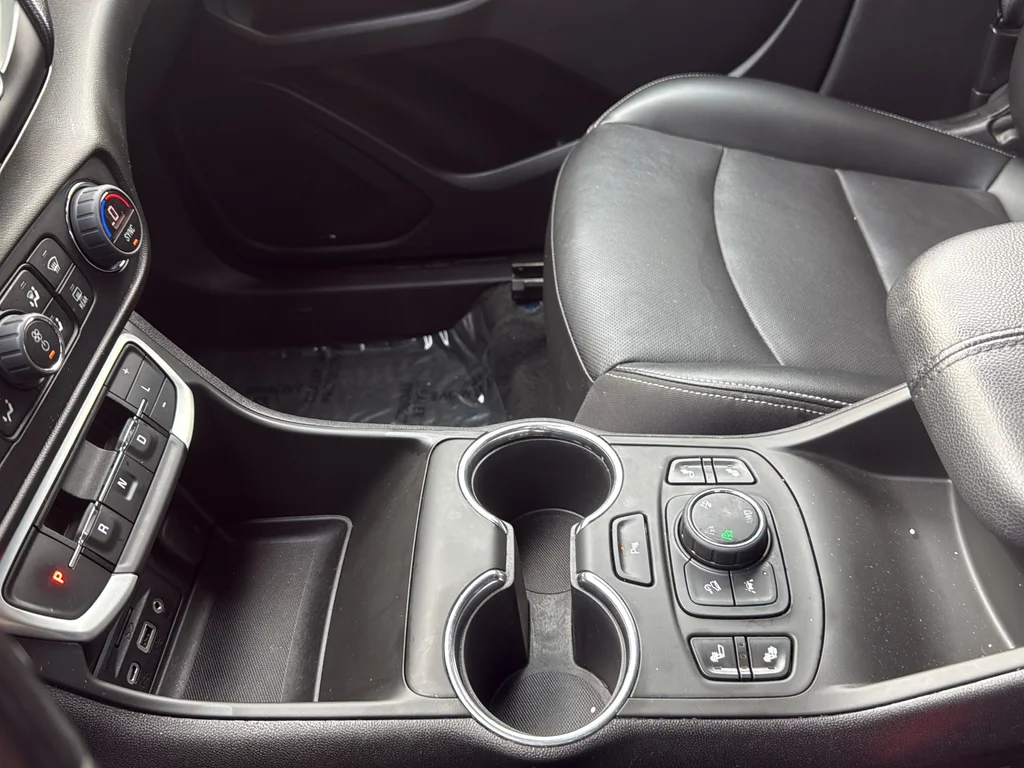 Used 2022 Blue GMC SLT image 19