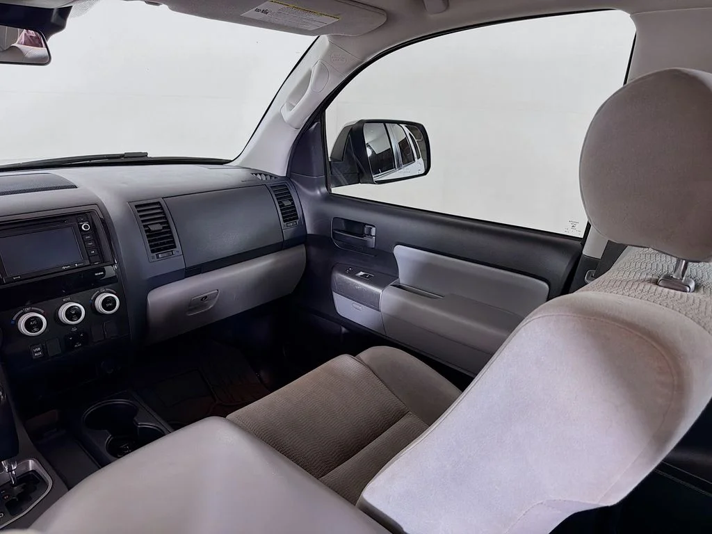 Used 2019 White Toyota SR5 image 22