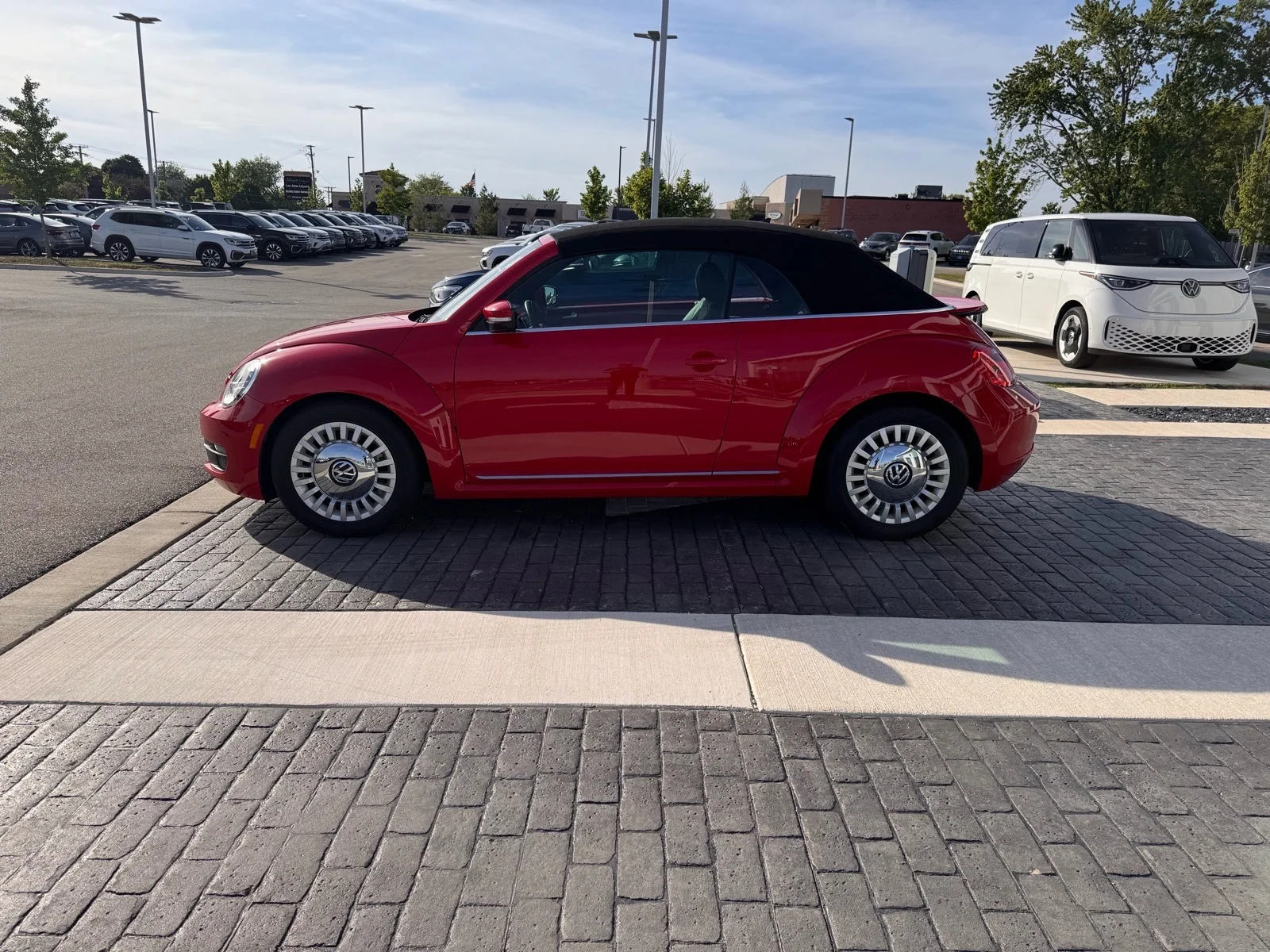 Used 2016 Tornado Red (g2sl) Volkswagen 2DR AUTO 1.8T S image 4