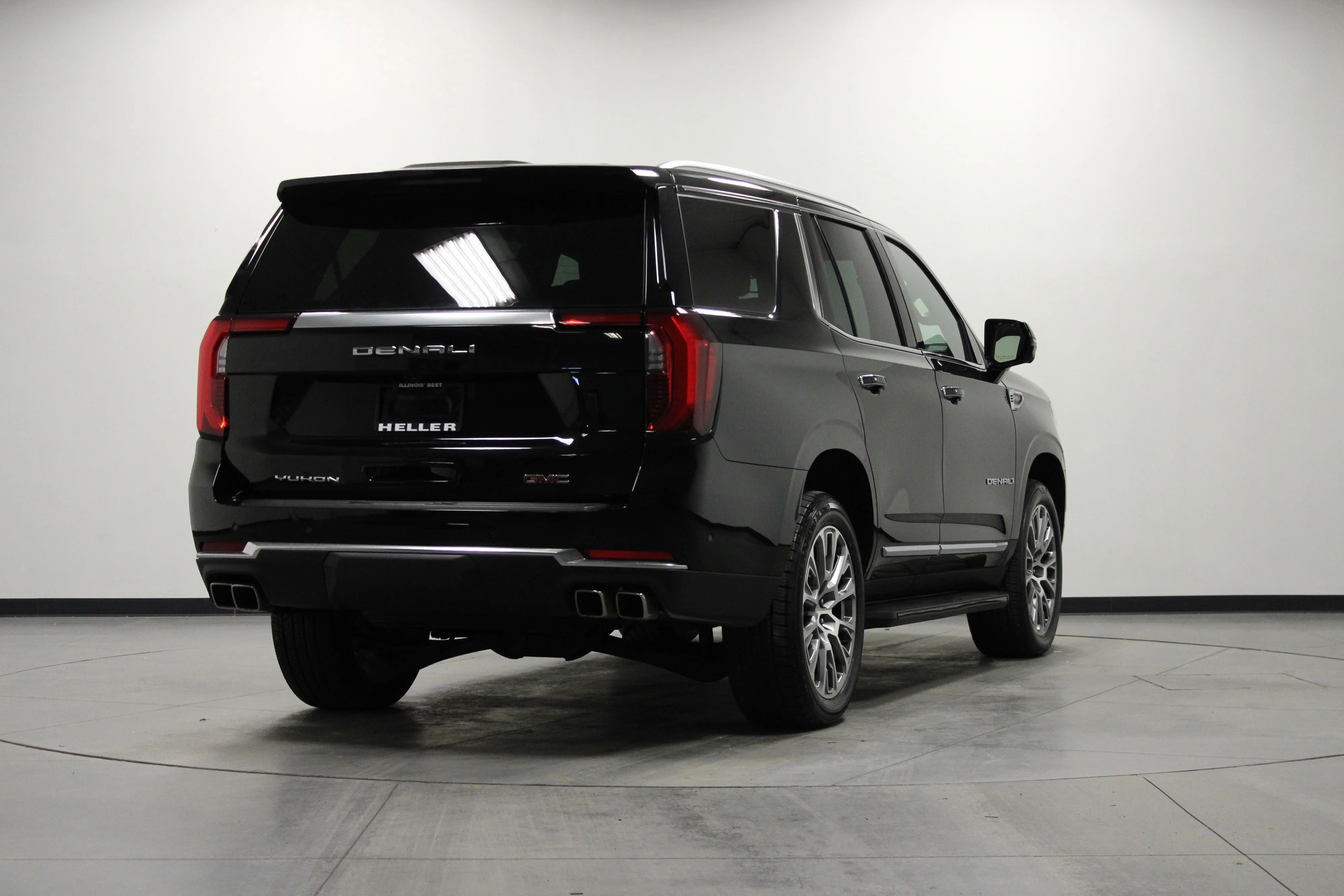 Used 2025 Onyx Black GMC Denali image 4
