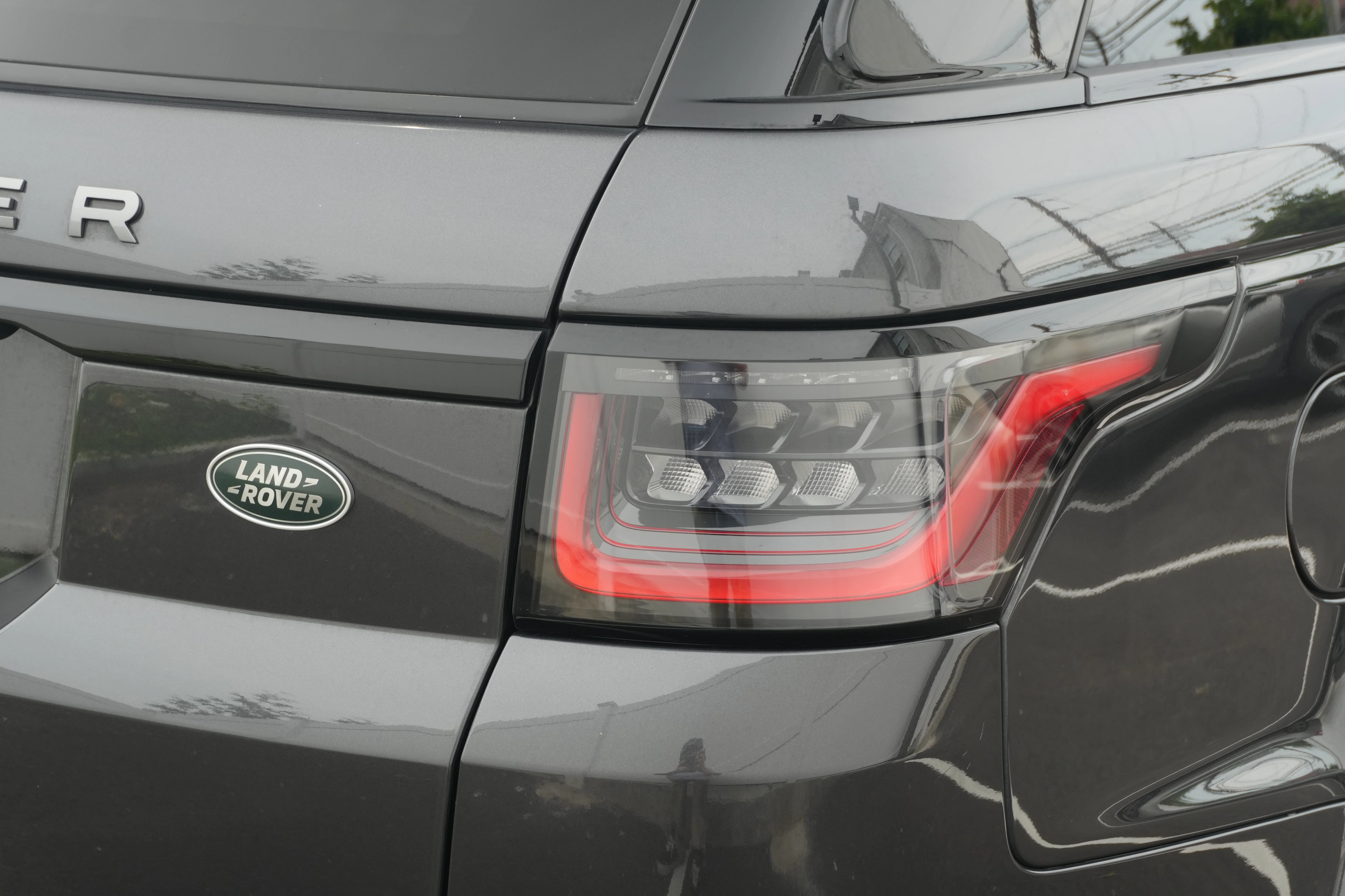 Used 2022 Eiger Grey Metallic Land Rover HSE Silver Edition image 15