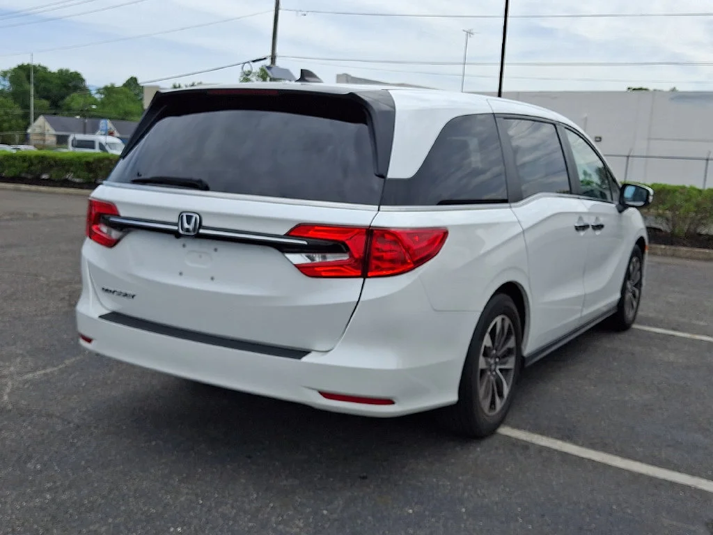 Used 2023 White Honda EX-L image 11