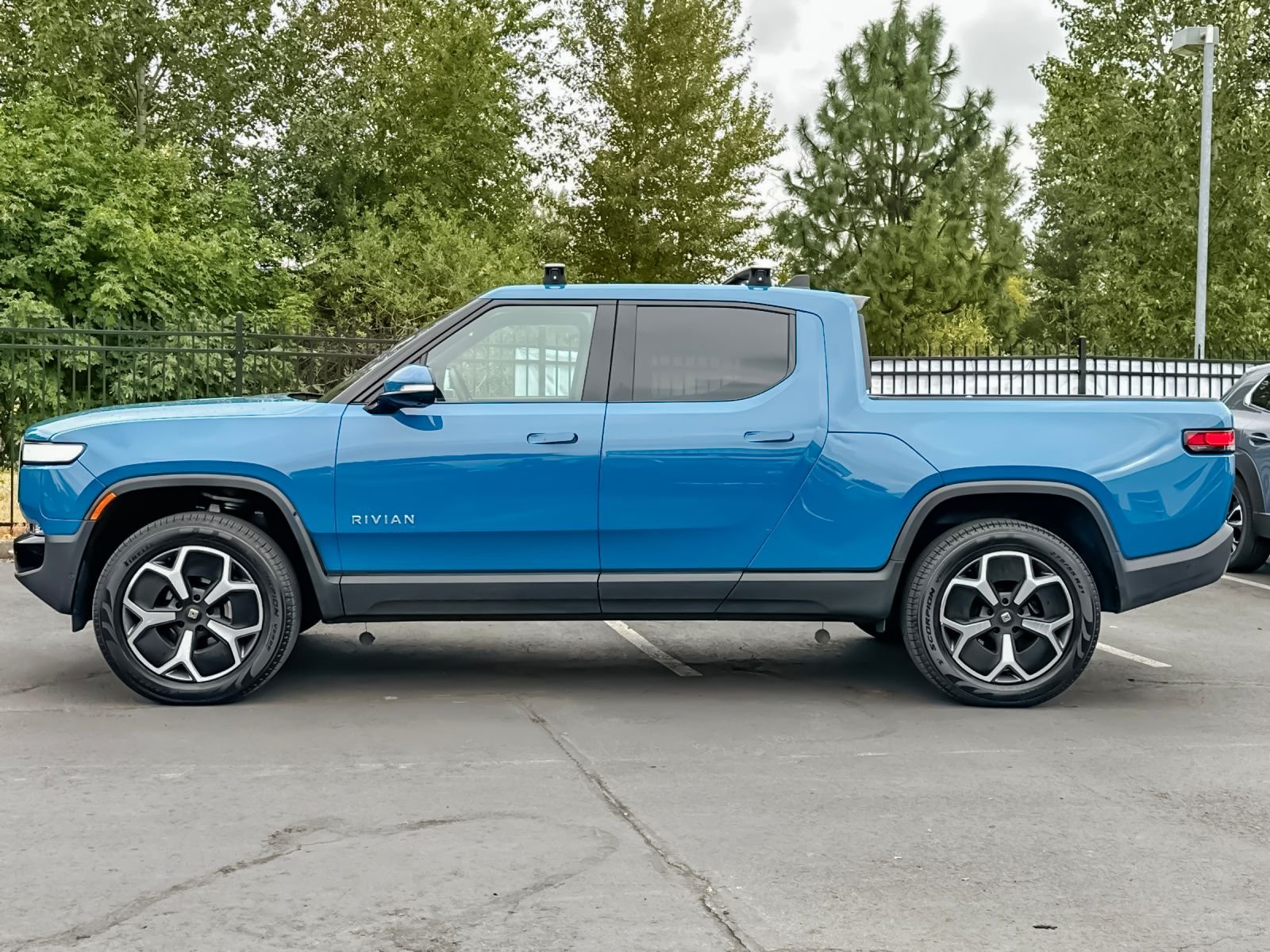 Used 2023  Rivian Adventure image 6