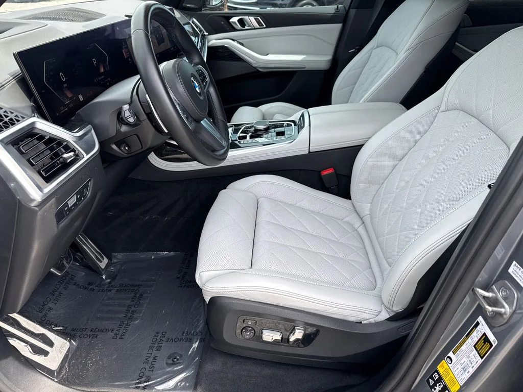 Used 2023 Gray BMW xDrive40i image 9