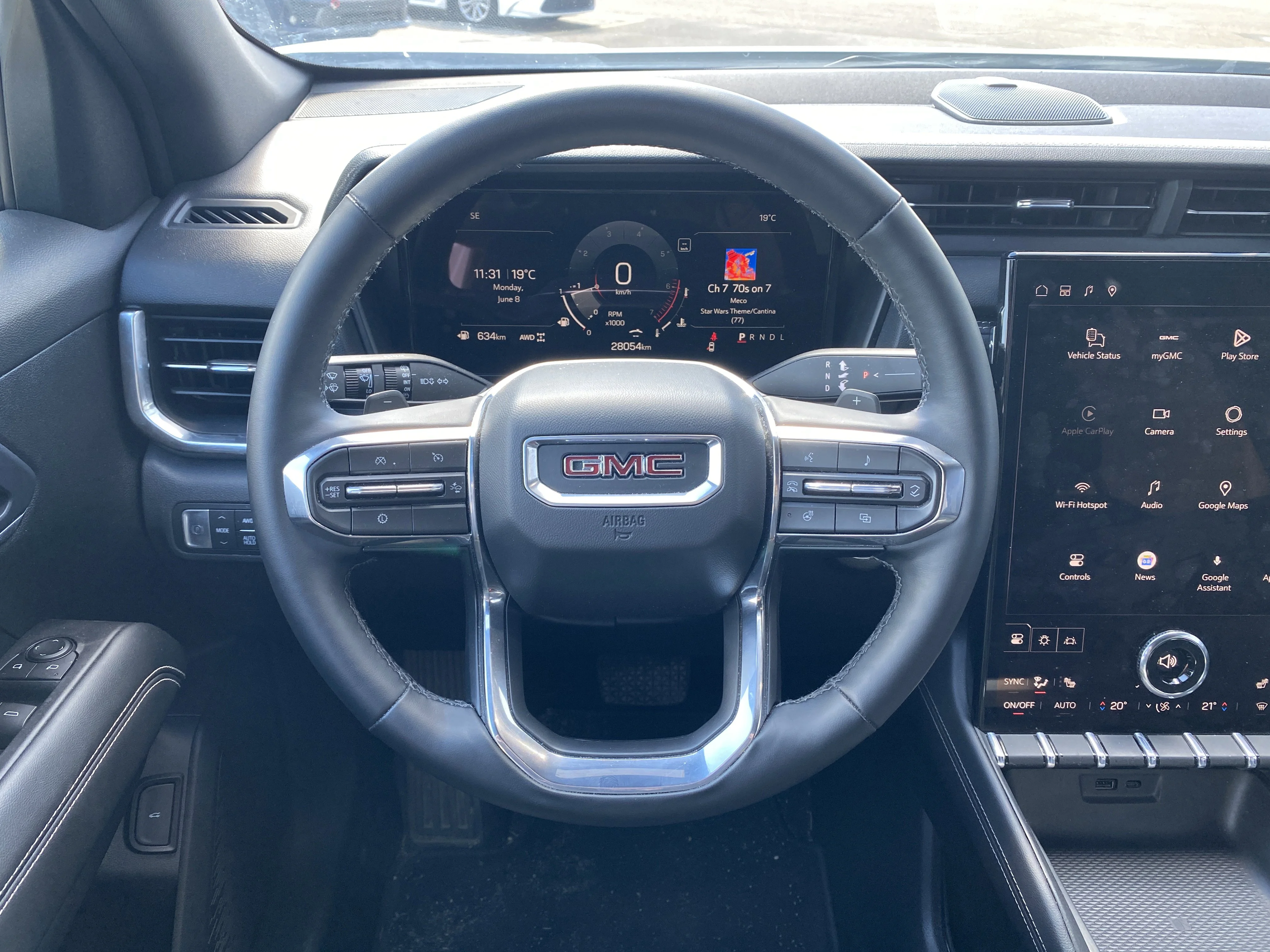 Certified Used 2026 White GMC AWD Elevation * PREMIUM PACKAGE * PANORAMIC SUNROOF * POWER TAILGATE image 11