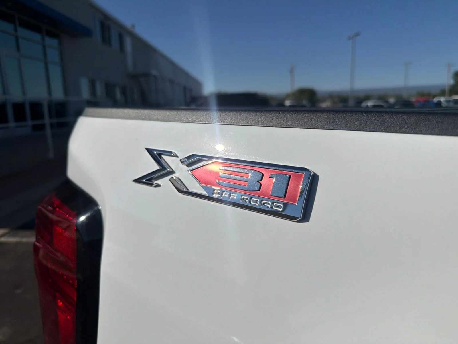 Used 2025 White GMC SLE image 12