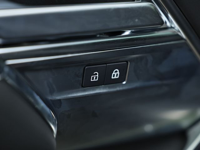 New 2026 Santorini Black LAND ROVER SE image 29