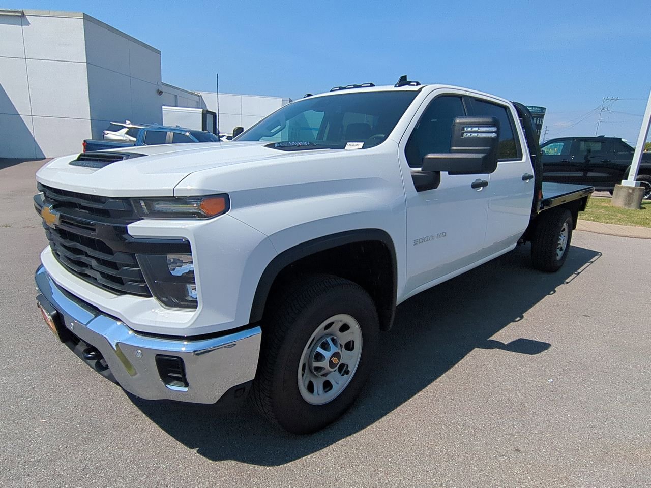 New 2025 Summit White Chevrolet WT image 4