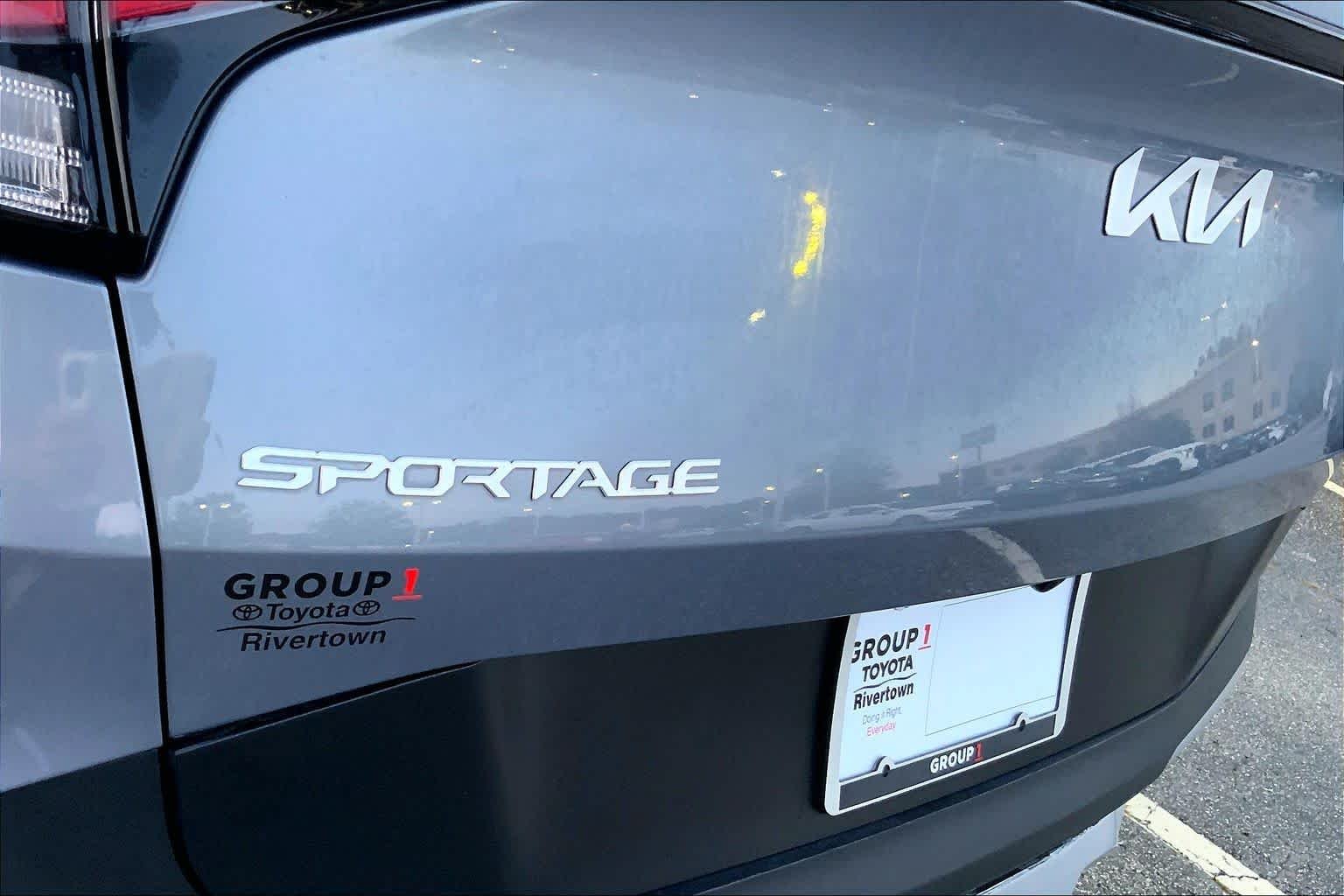 Used 2025 Everlasting Silver Kia LX image 28