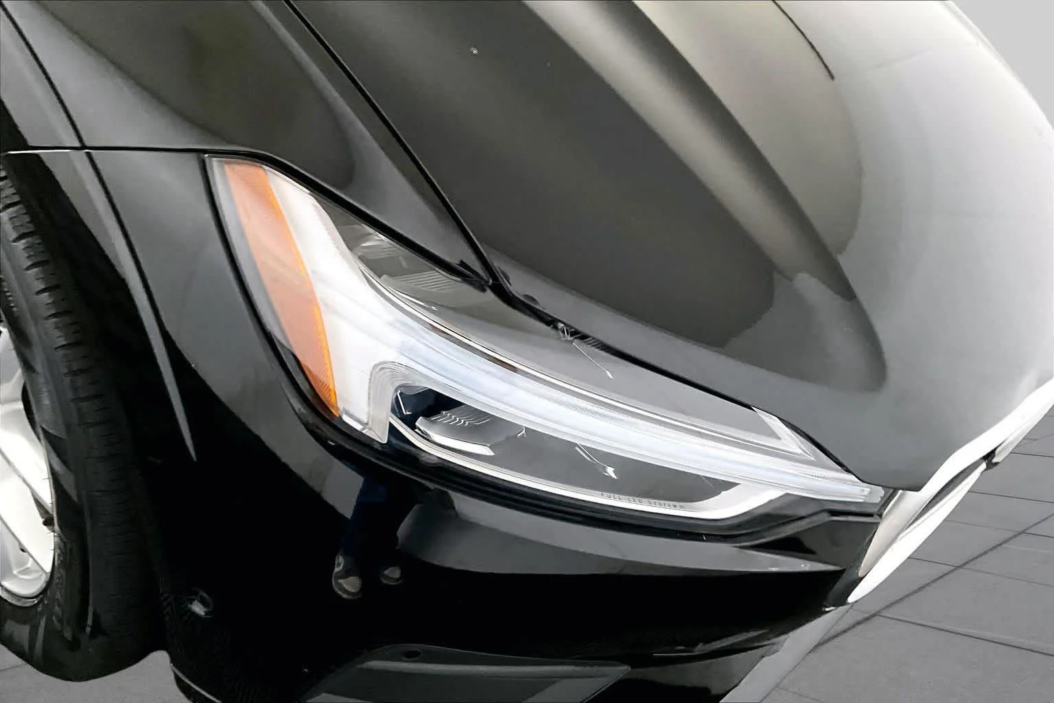 Certified Used 2019 Onyx Black Metallic Volvo Momentum image 27