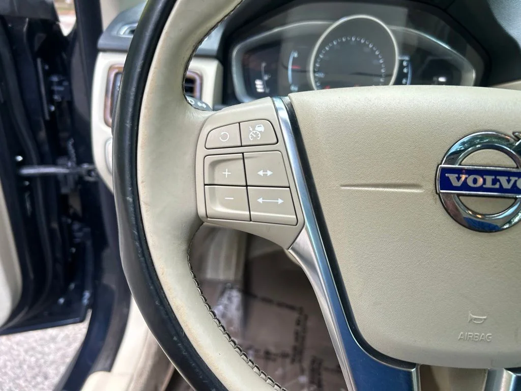 Used 2015 Blue Volvo T6 Platinum image 22