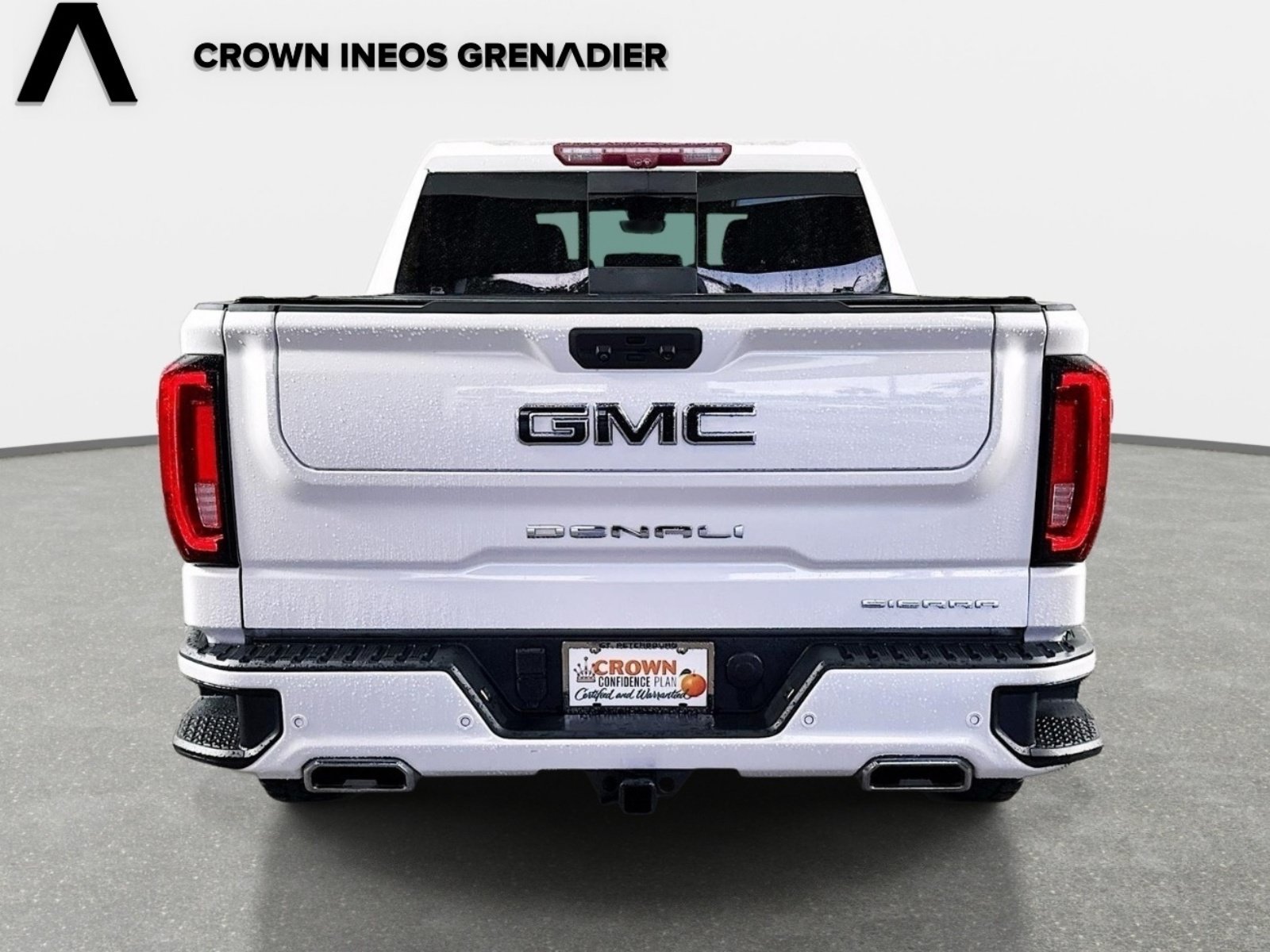 Used 2022 White Frost Tricoat GMC Denali image 6
