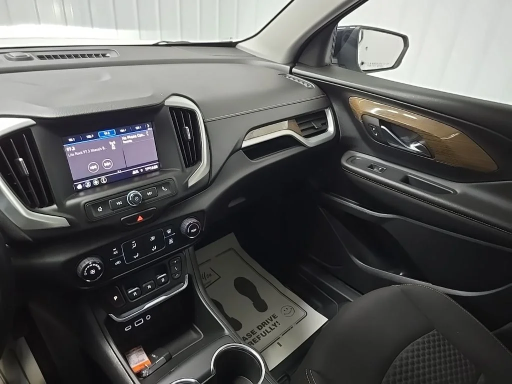 Used 2021 White GMC SLE image 25