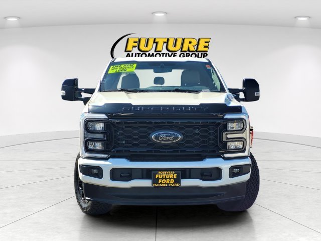 Used 2025  Ford Lariat image 2