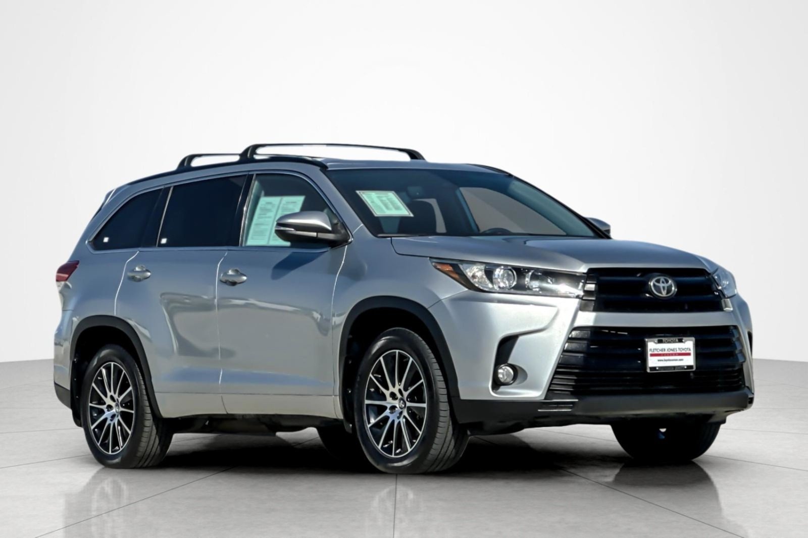 Used 2018 CELESTIAL SILVER MET Toyota SE image 7