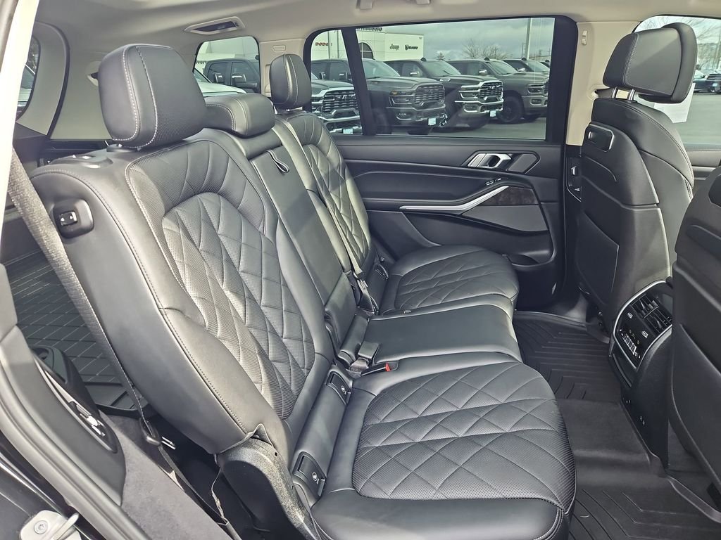 Used 2023 Black BMW xDrive40i image 27