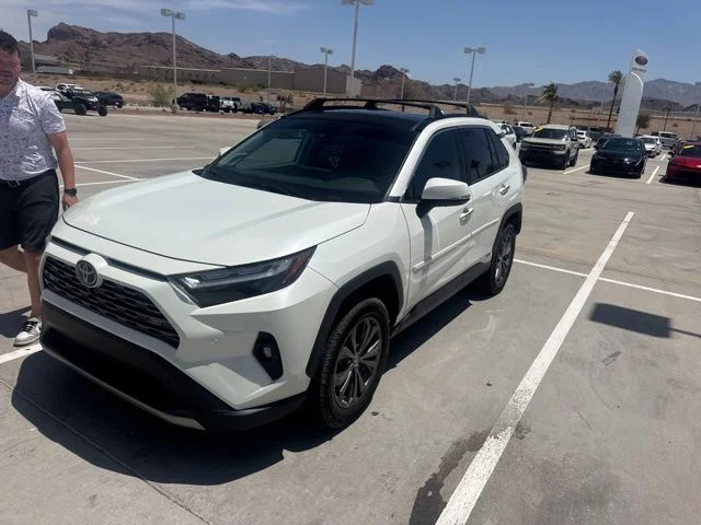 Certified Used 2022  Toyota Limited image 1