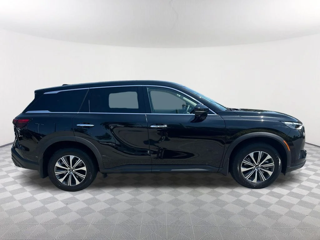 Used 2024 Black INFINITI PURE image 4