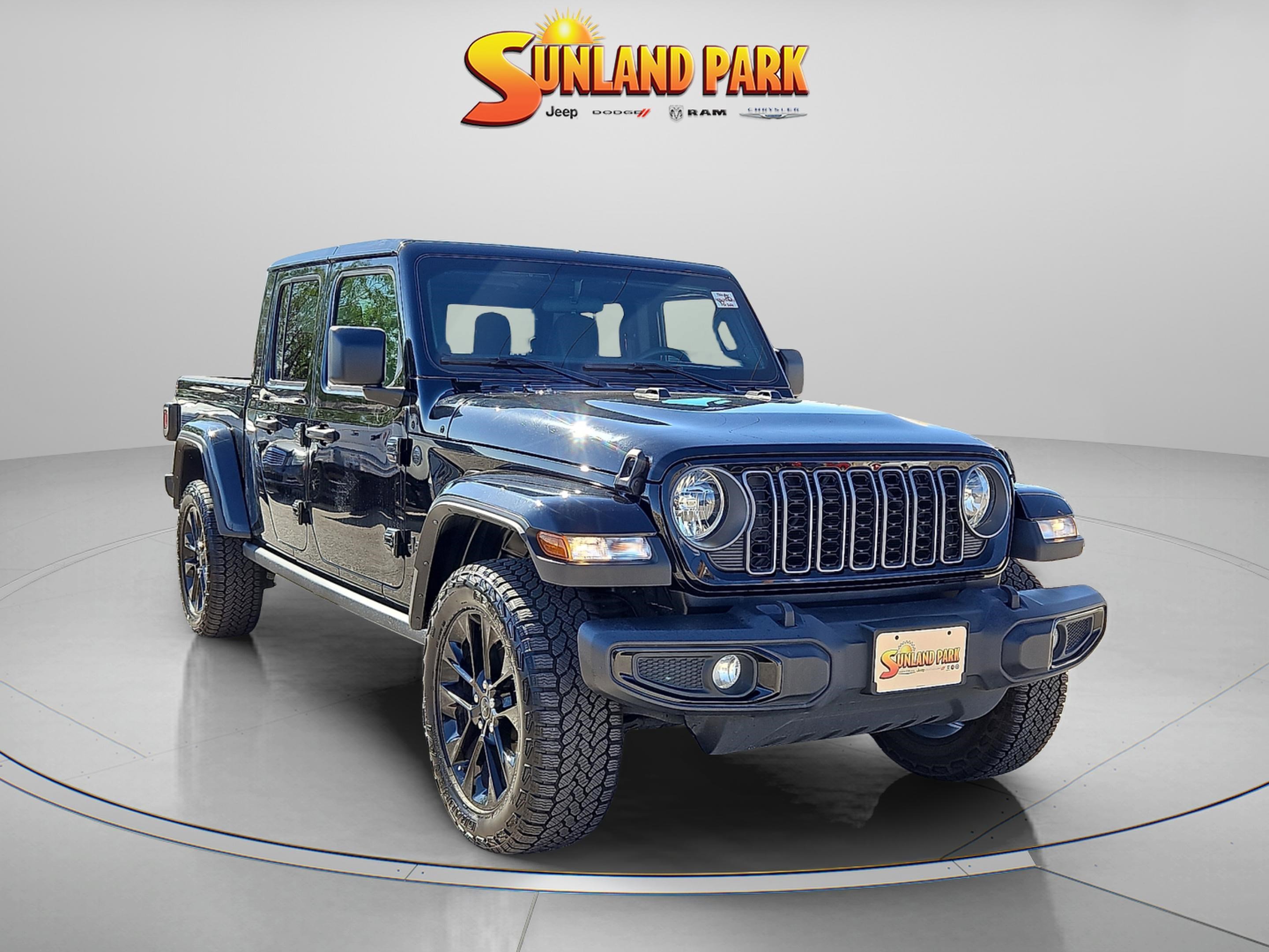 2025 Jeep Gladiator Nighthawk Auto's photo