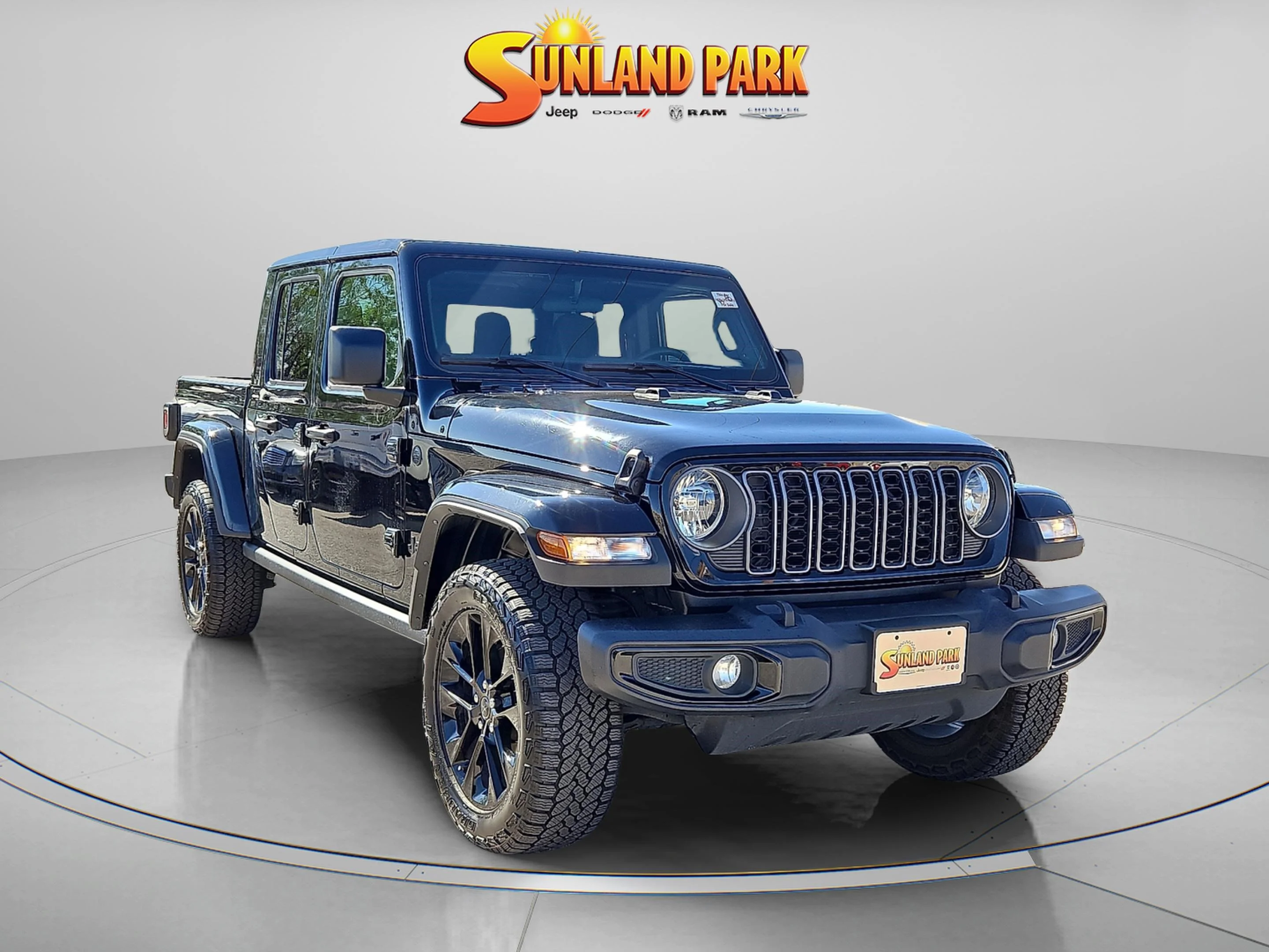 2025 Jeep Gladiator Nighthawk Auto's photo