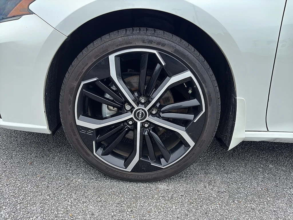 Used 2024 WHITE Nissan  image 9