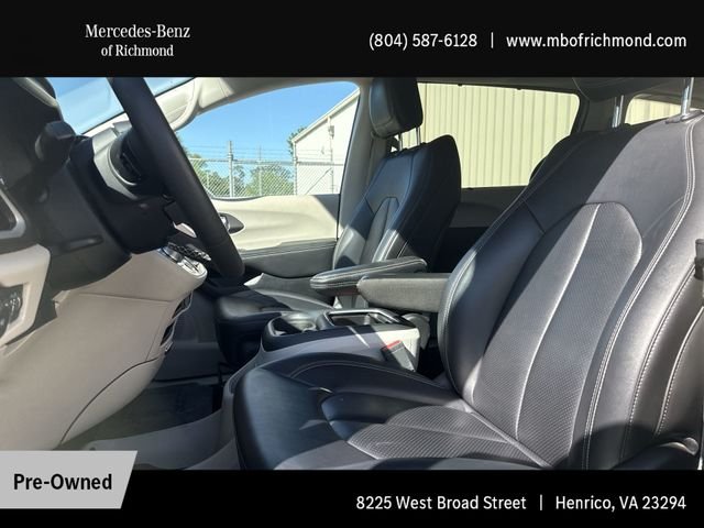 Used 2024 Silver Chrysler Touring L image 14
