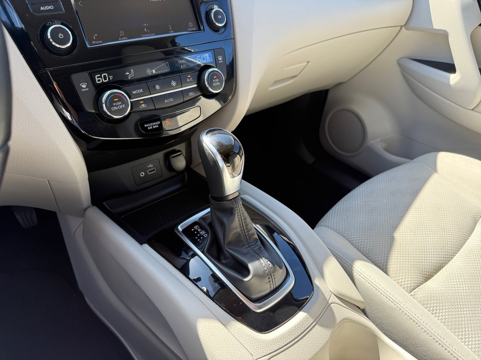 Used 2021 Pearl White Tricoat NISSAN SV image 13