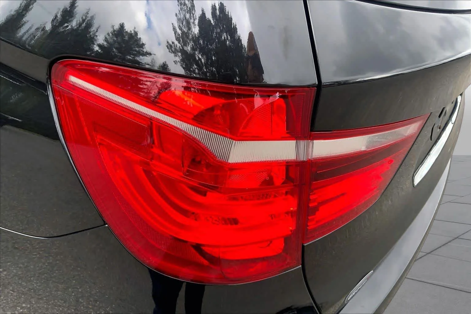 Used 2015 Alpine White BMW xDrive28i image 28