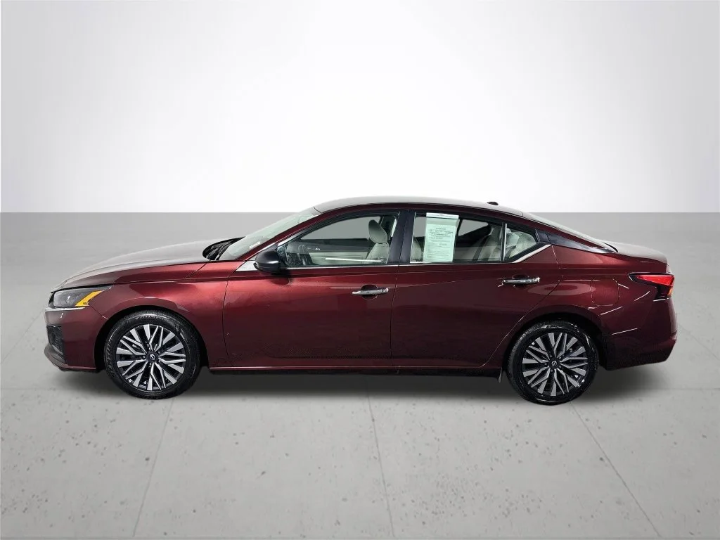 Used 2025 Red Nissan 2.5 SV image 9