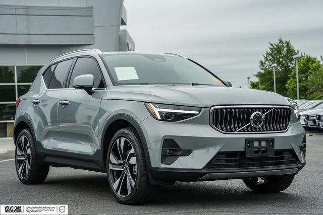2024 Volvo XC40 B5 Plus Bright AWD's photo